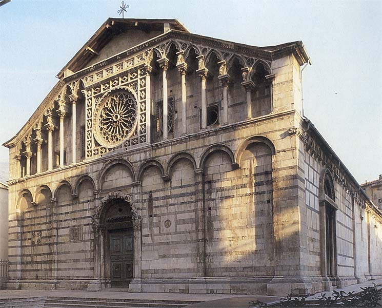 Carrare le Duomo